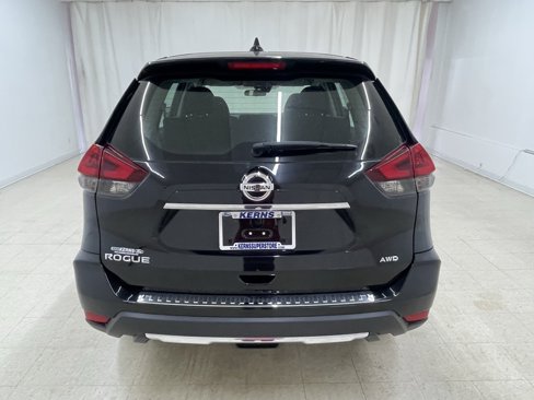 Used 2019 Nissan Rogue S image 4