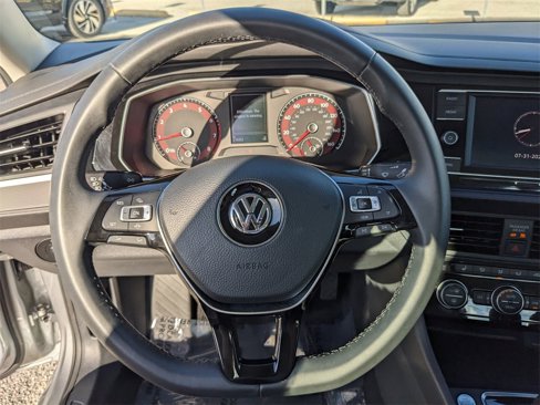 Certified 2020 Volkswagen Jetta SE image 28