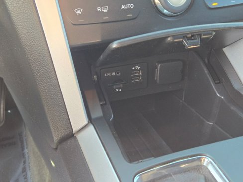 Used 2015 Ford Explorer XLT w/ Equipment Group 202B image 29