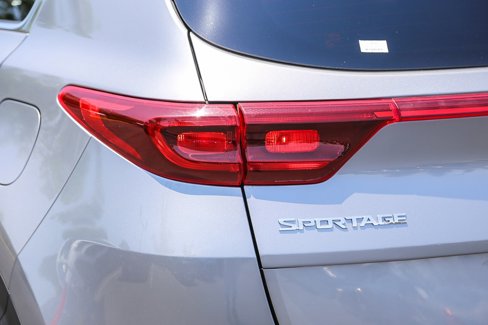 Used 2020 Kia Sportage LX image 9