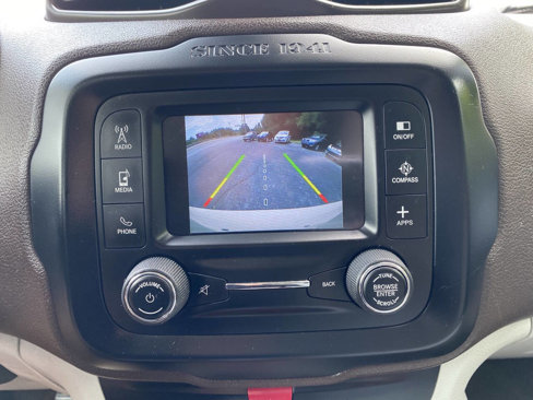 Used 2016 Jeep Renegade Latitude w/ Popular Equipment Group image 17
