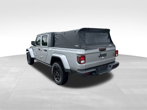 Used 2021 Jeep Gladiator Willys image 2