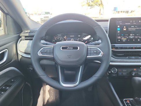 New 2025 Jeep Compass Latitude image 9
