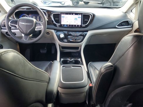 Used 2023 Chrysler Pacifica Limited image 17