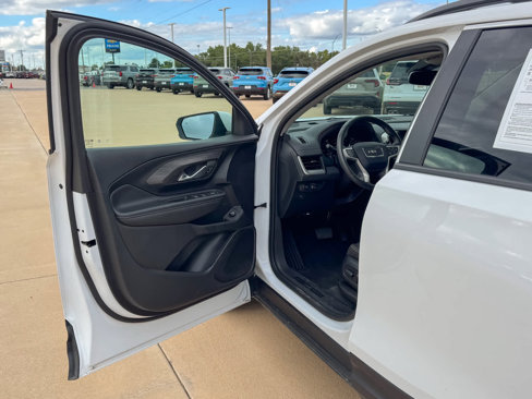Used 2023 GMC Terrain SLE w/ Driver Convenience Package image 11