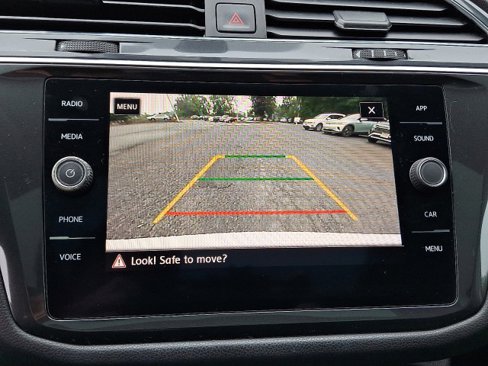 Certified 2019 Volkswagen Tiguan SE w/ Panoramic Sunroof Package image 24
