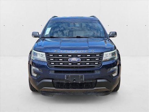 Used 2017 Ford Explorer XLT w/ Equipment Group 202A image 2