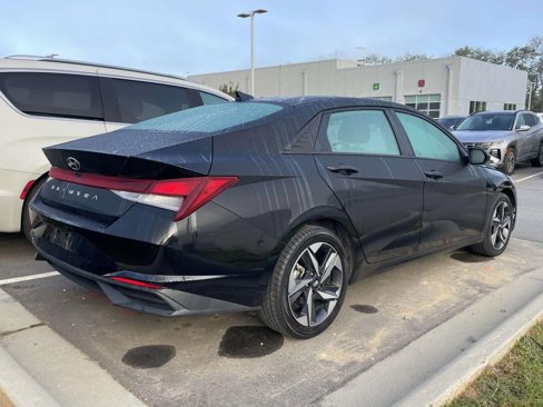 Used 2023 Hyundai Elantra SEL w/ Convenience Package image 4