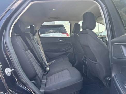 Used 2020 Ford Edge SE image 13