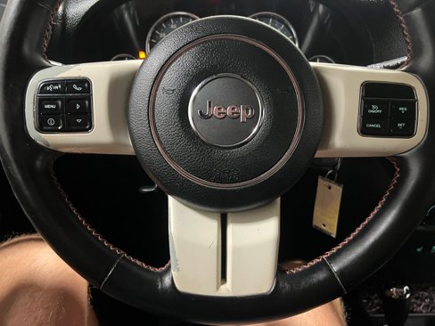 Used 2012 Jeep Wrangler Sahara image 6