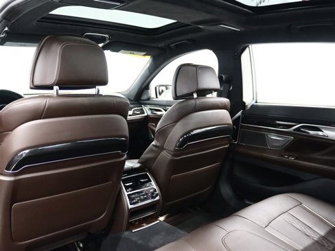 Used 2016 BMW 750i xDrive image 12