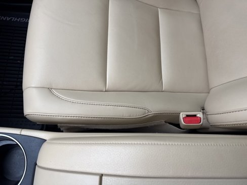 Used 2019 Toyota Highlander XLE image 19