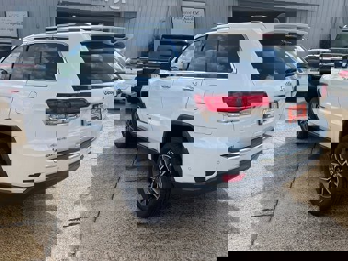 Used 2022 Jeep Grand Cherokee Limited image 3
