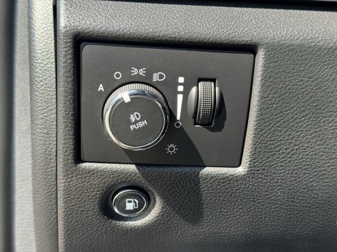 Used 2020 Jeep Grand Cherokee Limited image 21