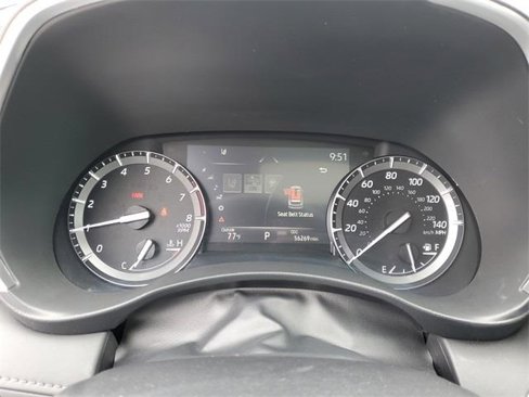 Used 2021 Toyota Highlander XLE image 26