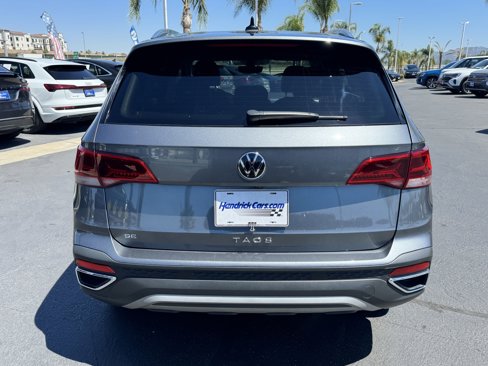 Used 2023 Volkswagen Taos SE w/ Panoramic Sunroof Package image 9