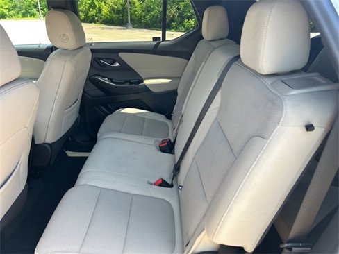 Used 2022 Chevrolet Traverse LS image 10