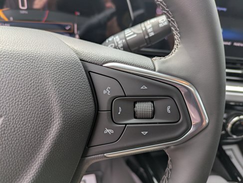 New 2025 Chevrolet Trax ACTIV w/ Sunroof Package image 16