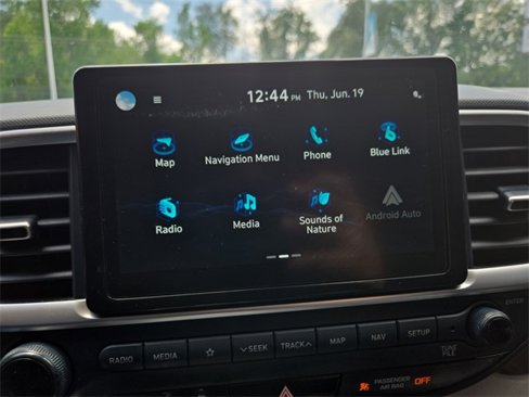 Used 2021 Hyundai Venue image 18