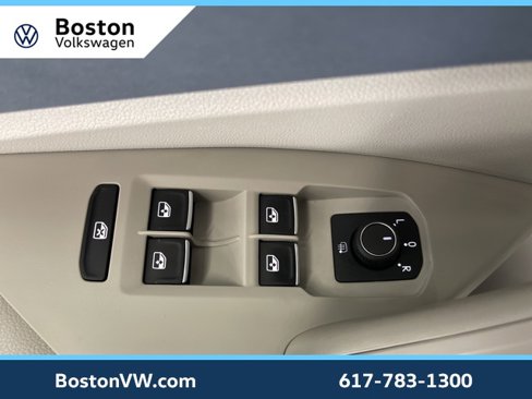 Used 2025 Volkswagen Jetta SE image 22
