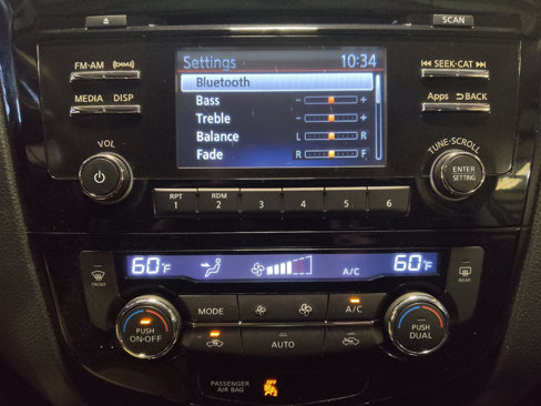 Used 2016 Nissan Rogue SV image 25