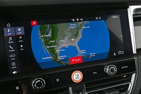 Certified 2024 Porsche Macan image 15