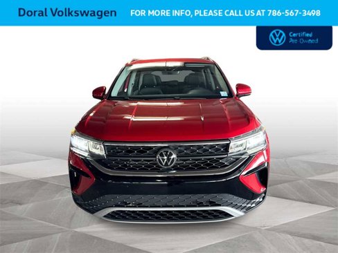 Used 2023 Volkswagen Taos SE w/ Panoramic Sunroof Package image 3