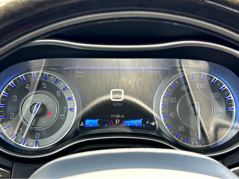 Used 2017 Chrysler 300 C image 5