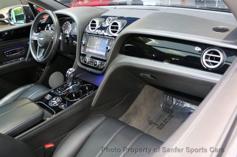 Used 2019 Bentley Bentayga image 27