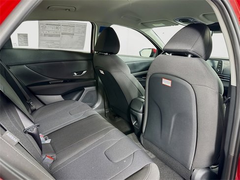 New 2025 Hyundai Elantra SE image 24