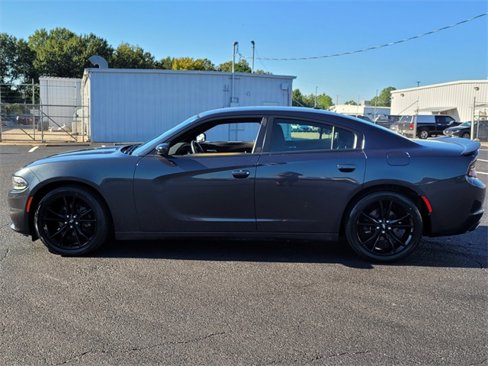 Used 2018 Dodge Charger SXT w/ Blacktop Package image 6
