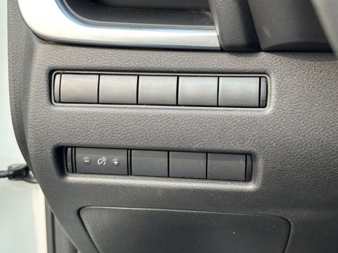 Used 2021 Nissan Rogue S image 25