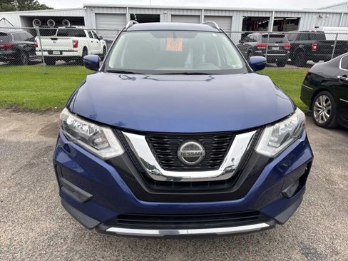 Used 2018 Nissan Rogue SV image 2
