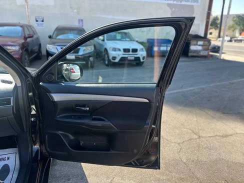 Used 2017 Mitsubishi Outlander ES image 35