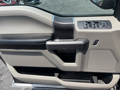 Used 2015 Ford F150 XLT image 39