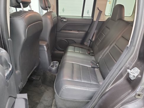 Used 2016 Jeep Patriot High Altitude image 31