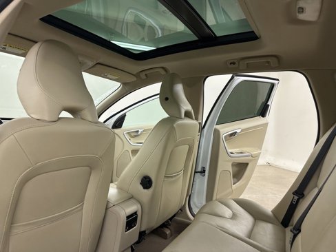 Used 2015 Volvo XC60 T6 Platinum image 26