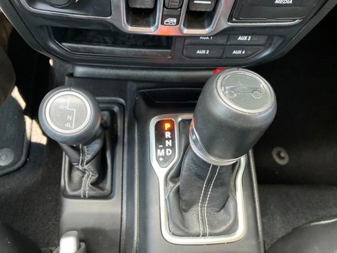 Used 2018 Jeep Wrangler Unlimited Sahara image 23
