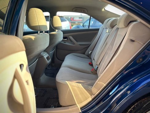 Used 2011 Toyota Camry image 14