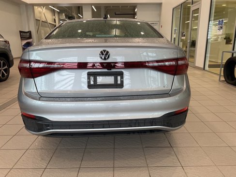 Used 2025 Volkswagen Jetta SE image 7