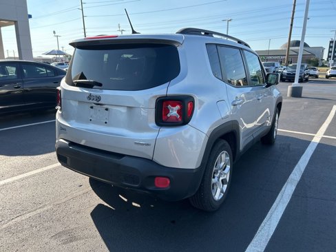 Used 2015 Jeep Renegade Latitude image 3