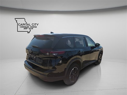 Used 2024 Nissan Rogue SV image 7