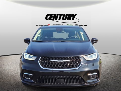 Used 2024 Chrysler Pacifica Touring-L image 9
