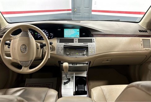 Used 2010 Toyota Avalon image 11