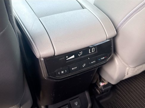 Used 2023 Toyota Highlander Limited image 26