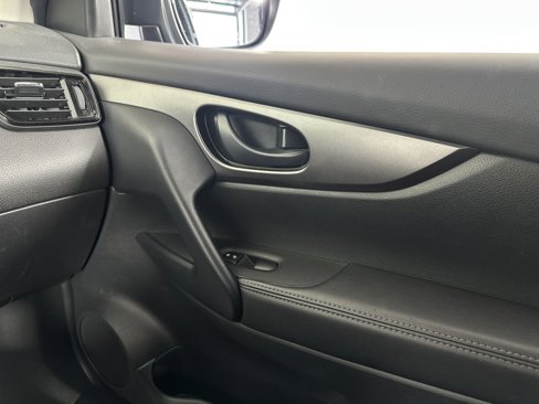 Used 2022 Nissan Rogue Sport S image 24