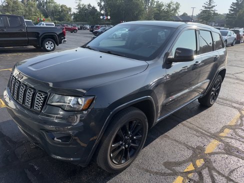 Used 2018 Jeep Grand Cherokee Altitude image 3