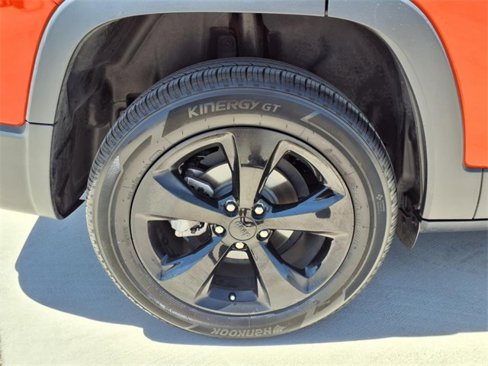 Used 2021 Jeep Cherokee Latitude Plus image 12