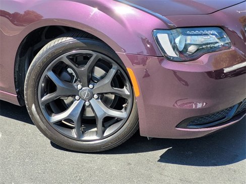 Used 2021 Chrysler 300 Touring w/ Sport Appearance Package image 10
