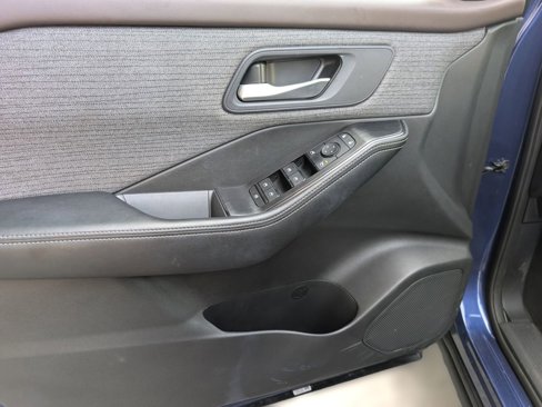 Used 2023 Nissan Rogue SV image 14